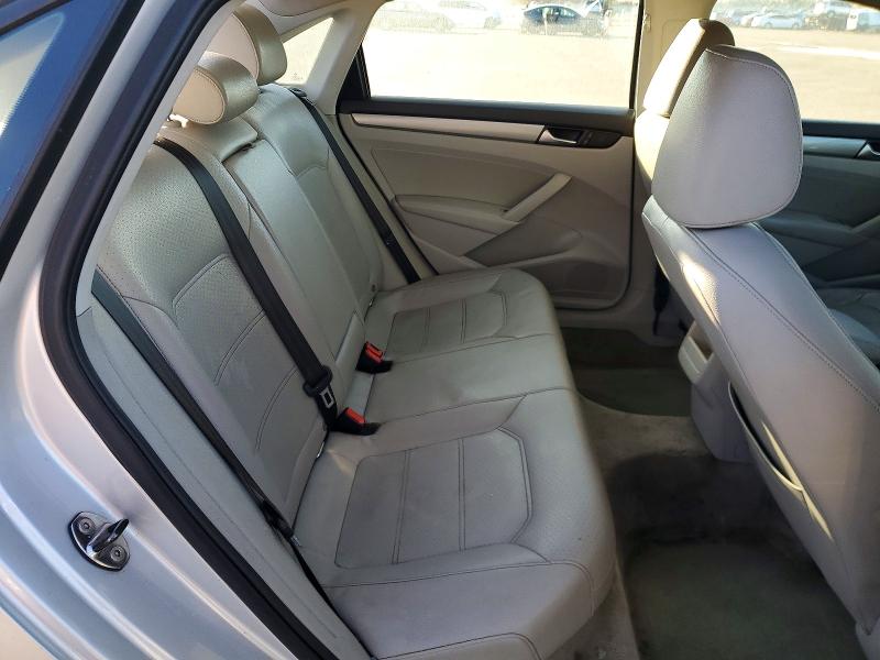 Photo 10 from auction – 2014 VOLKSWAGEN PASSAT S with VIN 1VWAT7A3XEC067706
