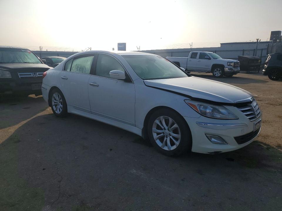 Photo 4 from auction – 2013 HYUNDAI GENESIS with VIN KMHGC4DD0DU228567