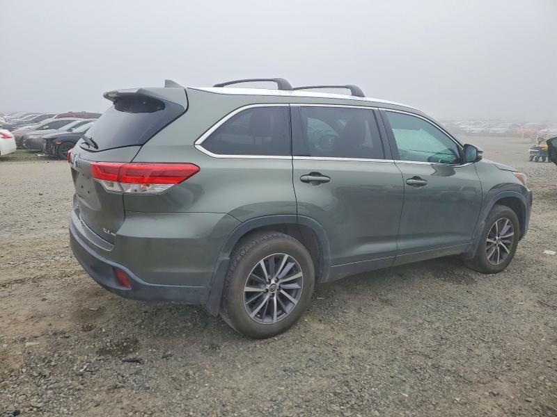 Photo 3 from auction – 2018 TOYOTA HIGHLANDER with VIN 5TDJZRFH2JS897381