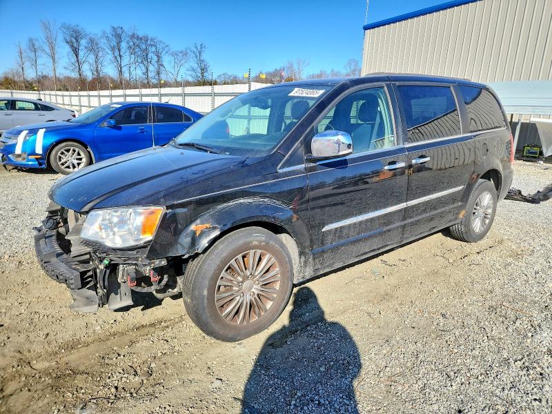 Photo 1 from auction – 2014 CHRYSLER TOWN & COU with VIN 2C4RC1CG2ER260930