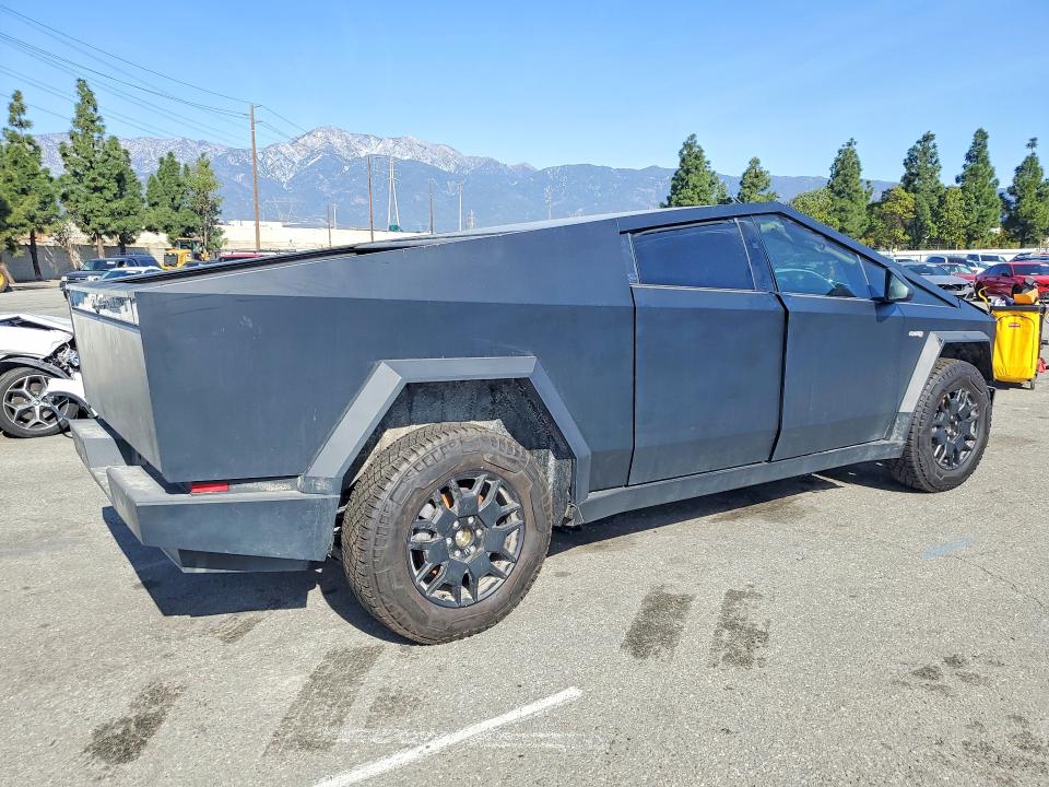 Photo 3 from auction – 2024 TESLA CYBERTRUCK with VIN 7G2CEHED3RA037089