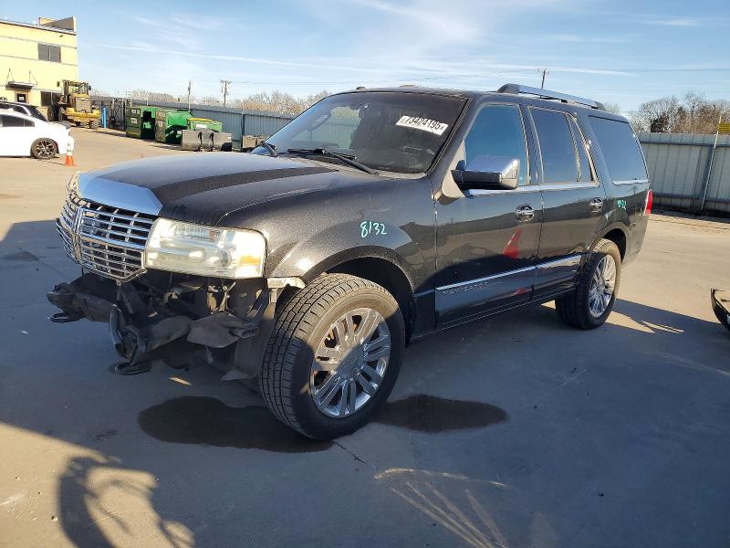 LINCOLN NAVIGATOR 2010 with VIN 5LMJJ2J54AEJ05158 - Photo from auction