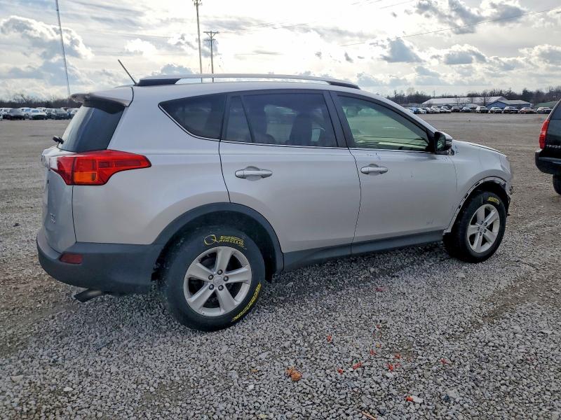 Photo 3 from auction – 2014 TOYOTA RAV4 XLE with VIN JTMRFREV7EJ008743