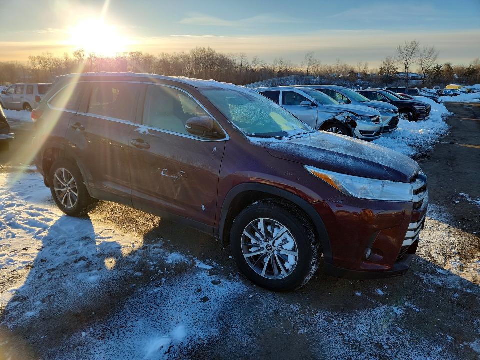 Photo 4 from auction – 2019 TOYOTA HIGHLANDER with VIN 5TDJZRFH2KS968435