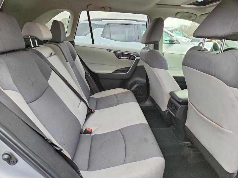Photo 11 from auction – 2019 TOYOTA RAV4 XLE with VIN JTMP1RFV8KD503306