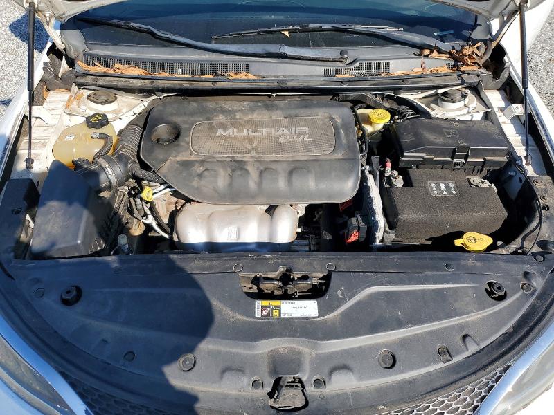 Photo 11 from auction – 2015 CHRYSLER 200 LIMITE with VIN 1C3CCCAB4FN571870