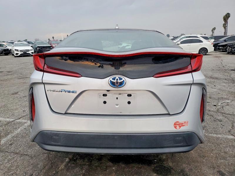 Photo 6 from auction – 2017 TOYOTA PRIUS PRIM with VIN JTDKARFP0H3060191