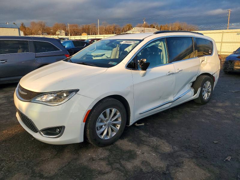 CHRYSLER PACIFICA T 2017 with VIN 2C4RC1BG3HR533928 - Photo from auction