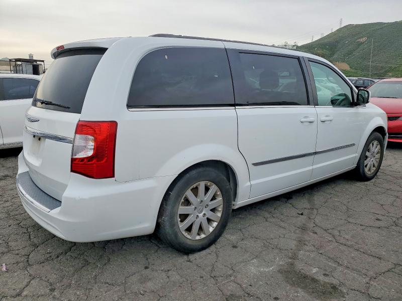 Photo 3 from auction – 2014 CHRYSLER TOWN & COU with VIN 2C4RC1BG0ER440912