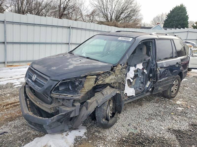 HONDA PILOT 2005 with VIN 5FNYF184X5B018433 - Photo from auction
