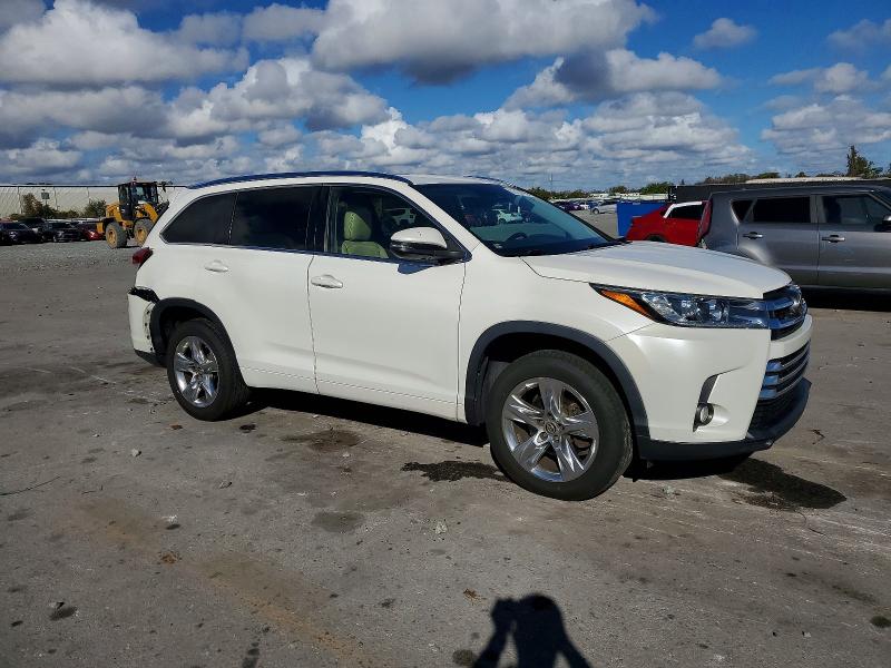 Photo 4 from auction – 2018 TOYOTA HIGHLANDER with VIN 5TDYZRFH5JS286209