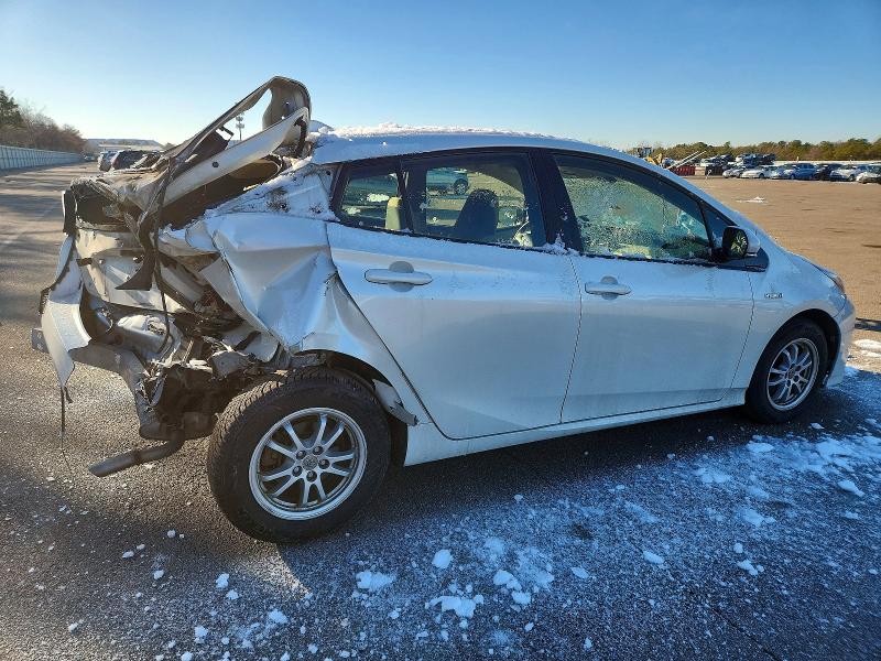 Photo 3 from auction – 2016 TOYOTA PRIUS with VIN JTDKARFU0G3515075