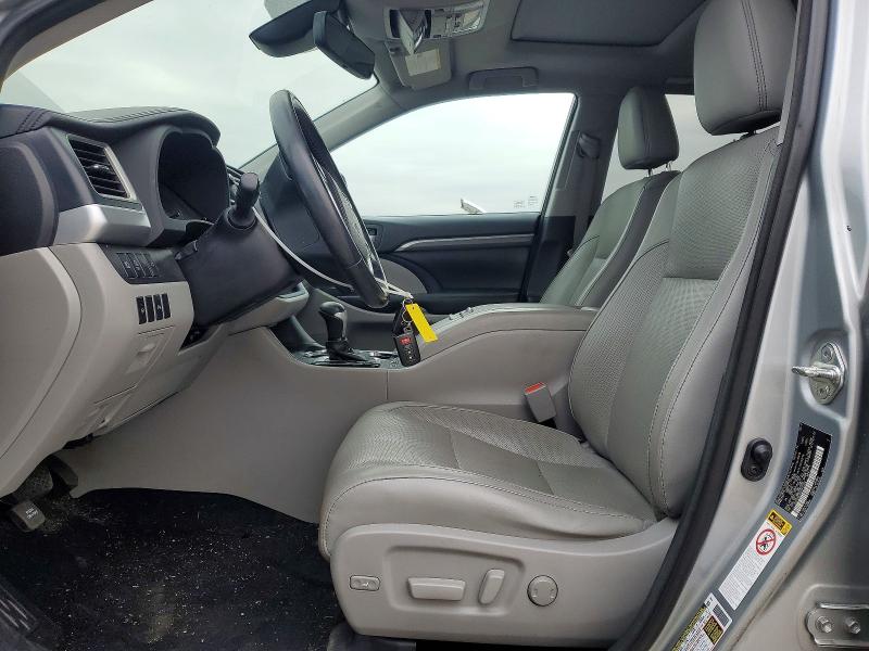 Photo 7 from auction – 2017 TOYOTA HIGHLANDER with VIN 5TDDZRFH4HS412228