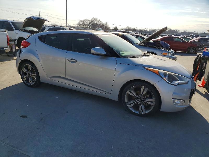Photo 4 from auction – 2017 HYUNDAI VELOSTER with VIN KMHTC6AD2HU322552