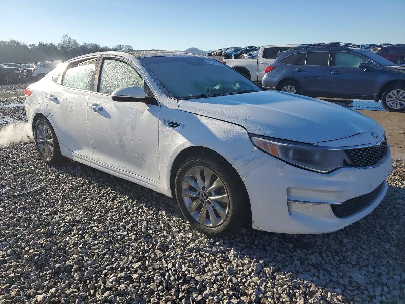 Фото 4 с аукциона – 2016 KIA OPTIMA EX с VIN 5XXGU4L39GG058228