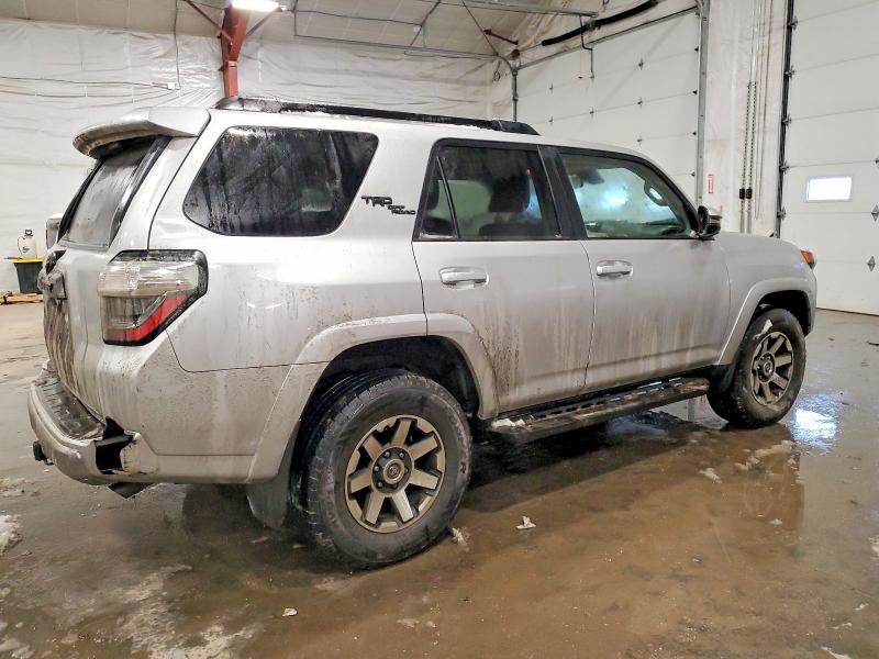 Photo 3 from auction – 2022 TOYOTA 4RUNNER SR with VIN JTERU5JR4N6038577