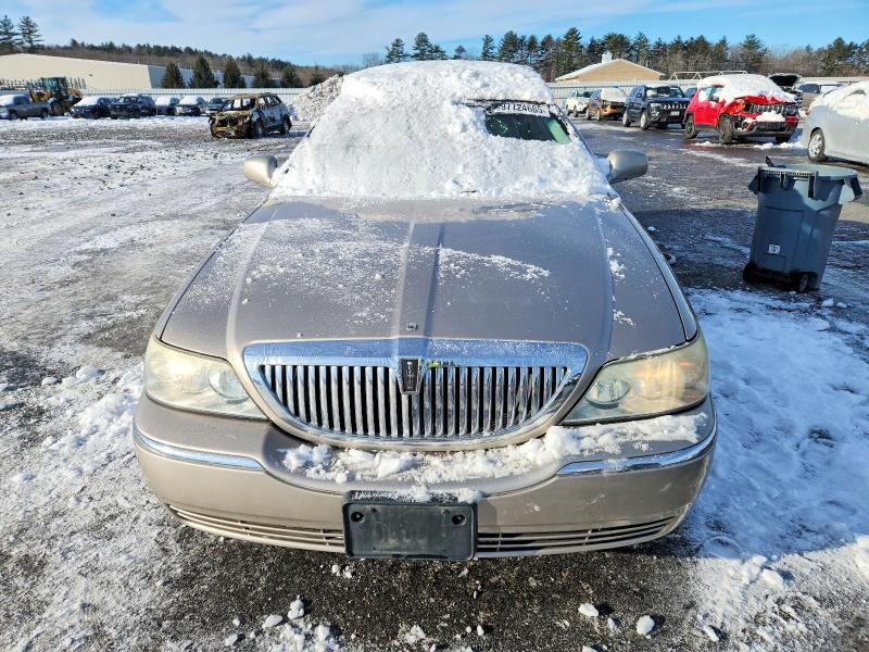 Photo 5 from auction – 2003 LINCOLN TOWN CAR E with VIN 1LNHM81W53Y645270