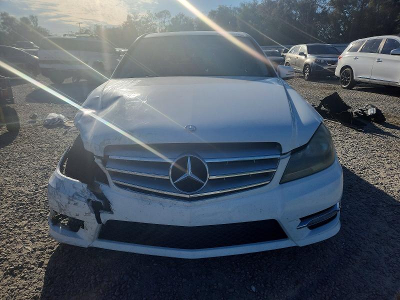 Photo 5 from auction – 2013 MERCEDES-BENZ C with VIN WDDGF4HB7DR261952