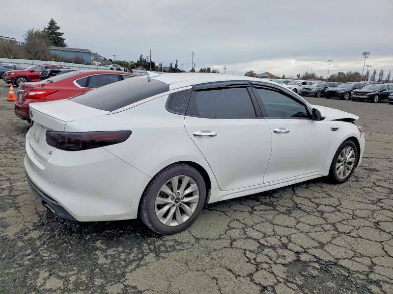 Photo 3 from auction – 2018 KIA OPTIMA with VIN 5XXGT4L33JG236578