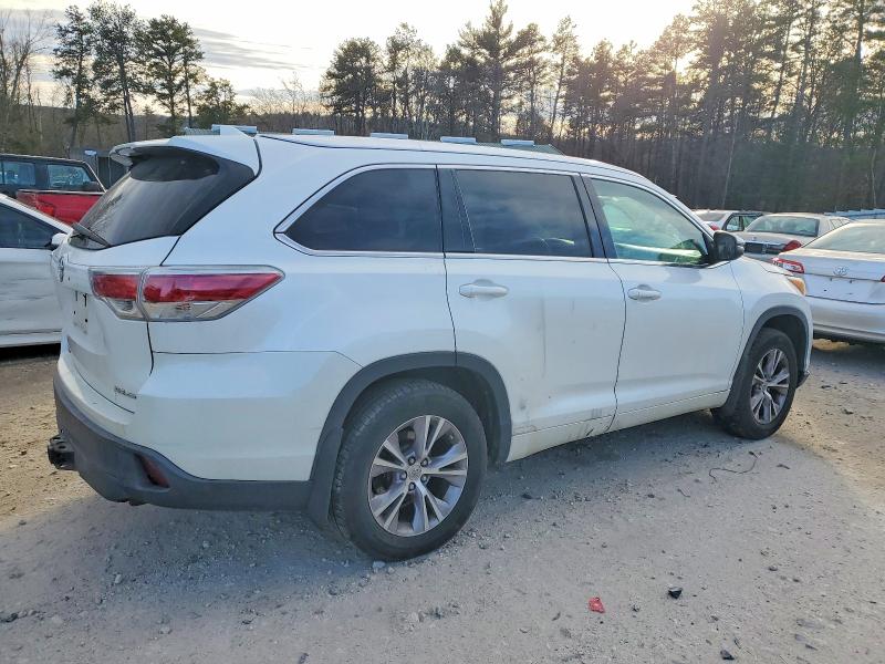 Photo 3 from auction – 2015 TOYOTA HIGHLANDER with VIN 5TDJKRFH2FS208645