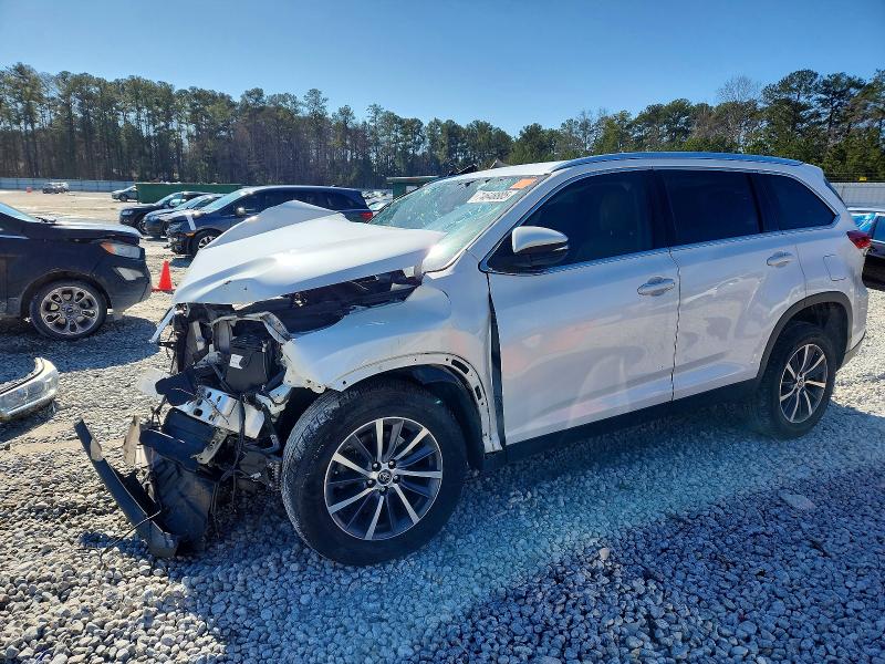 TOYOTA HIGHLANDER 2019 with VIN 5TDKZRFH1KS350012 - Photo from auction