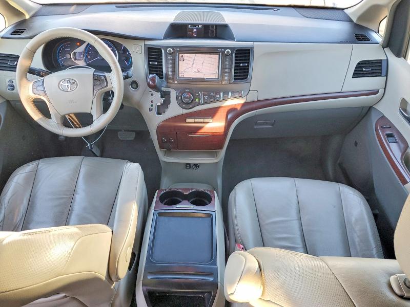 Photo 8 from auction – 2011 TOYOTA SIENNA XLE with VIN 5TDYK3DC4BS119950