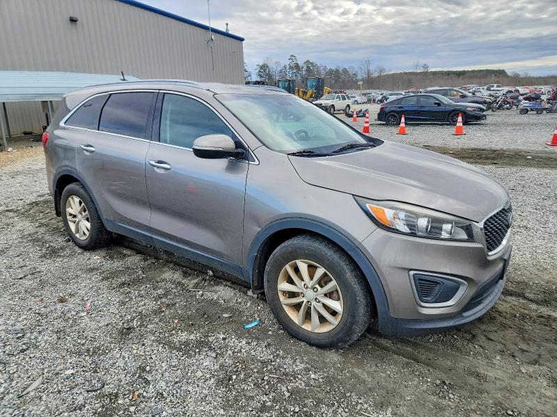 Photo 4 from auction – 2017 KIA SORENTO LX with VIN 5XYPG4A31HG196823