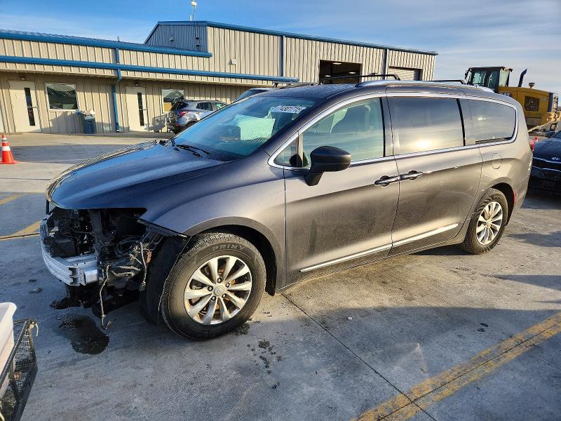 CHRYSLER PACIFICA 2018 with VIN 2C4RC1BG7JR252933 - Photo from auction