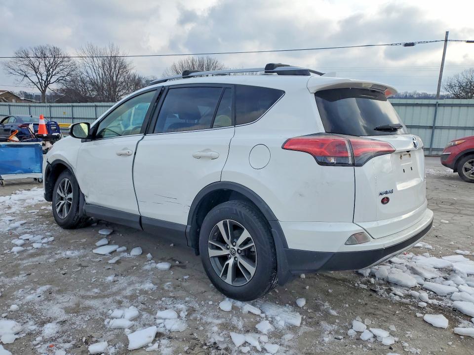 Photo 2 from auction – 2018 TOYOTA RAV4 ADVEN with VIN JTMRFREV5JJ244544