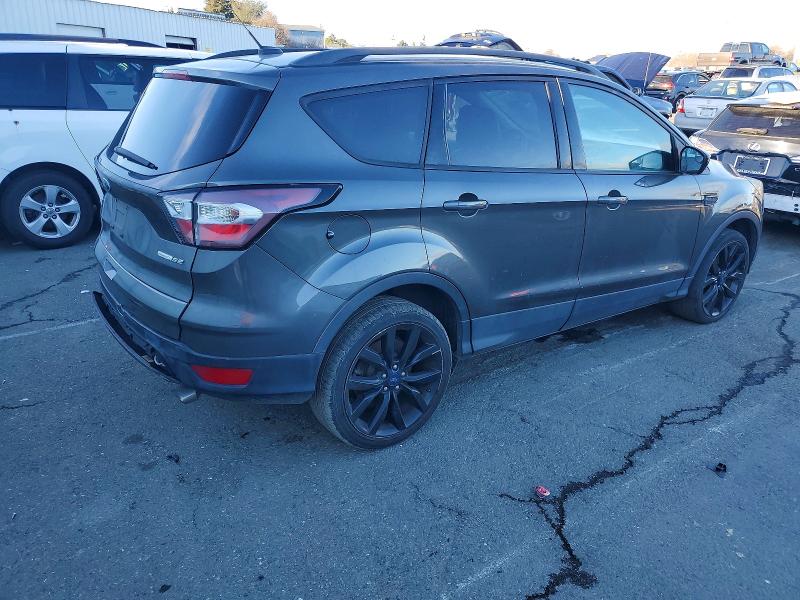 Photo 3 from auction – 2017 FORD ESCAPE SE with VIN 1FMCU0GD4HUE09581