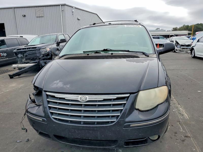 Photo 5 from auction – 2006 CHRYSLER TOWN & COU with VIN 2A4GP64L96R684086