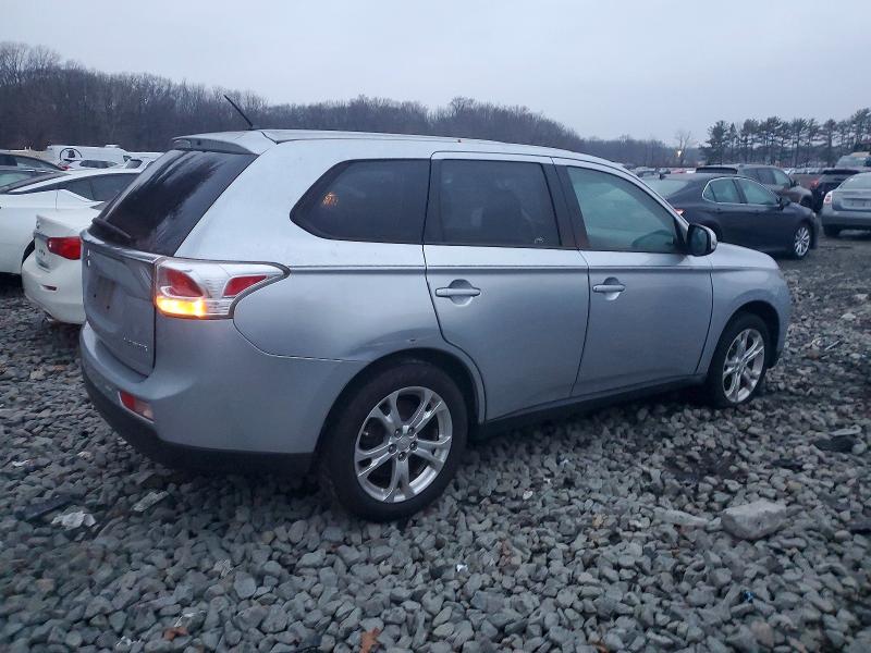 Photo 3 from auction – 2014 MITSUBISHI OUTLANDER with VIN JA4AZ3A3XEZ010956