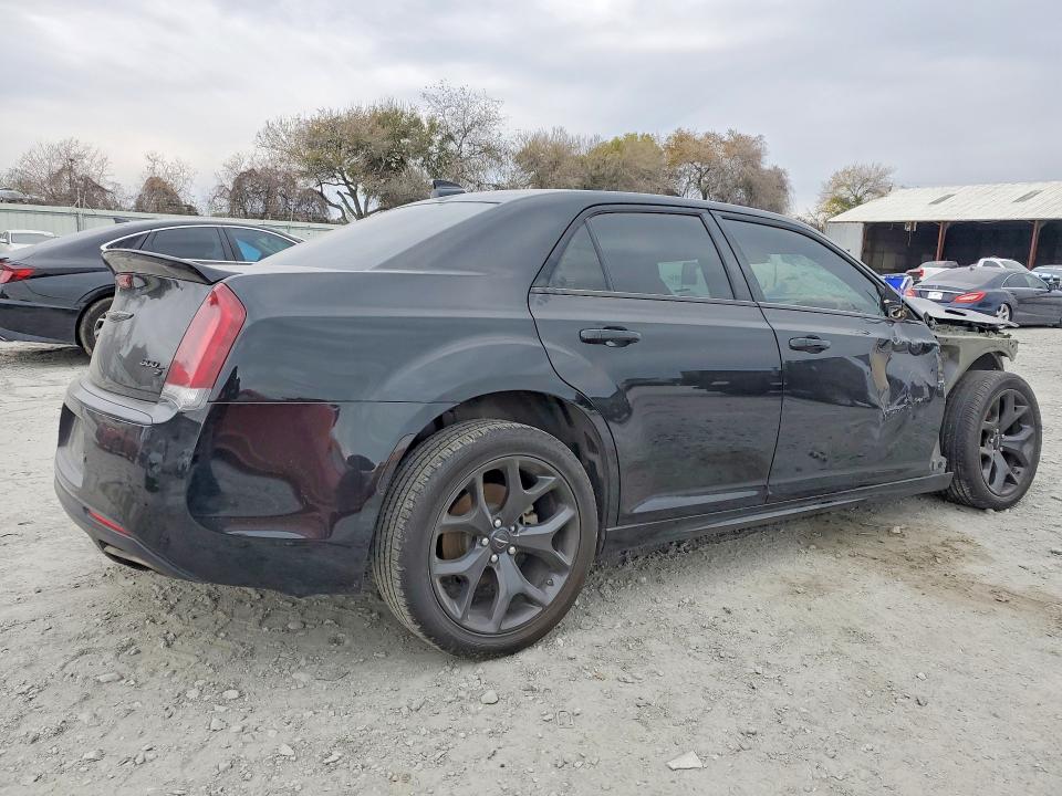 Photo 3 from auction – 2023 CHRYSLER 300 with VIN 2C3CCABT2PH556256