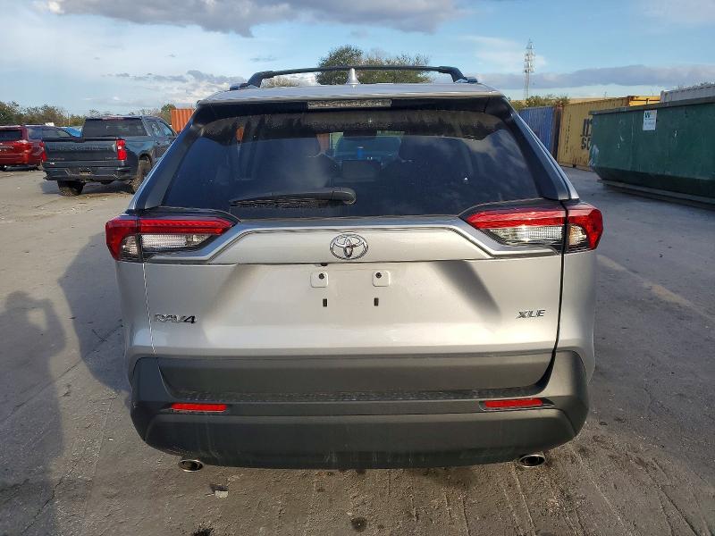Photo 6 from auction – 2021 TOYOTA RAV4 with VIN 2T3W1RFV6MC168887