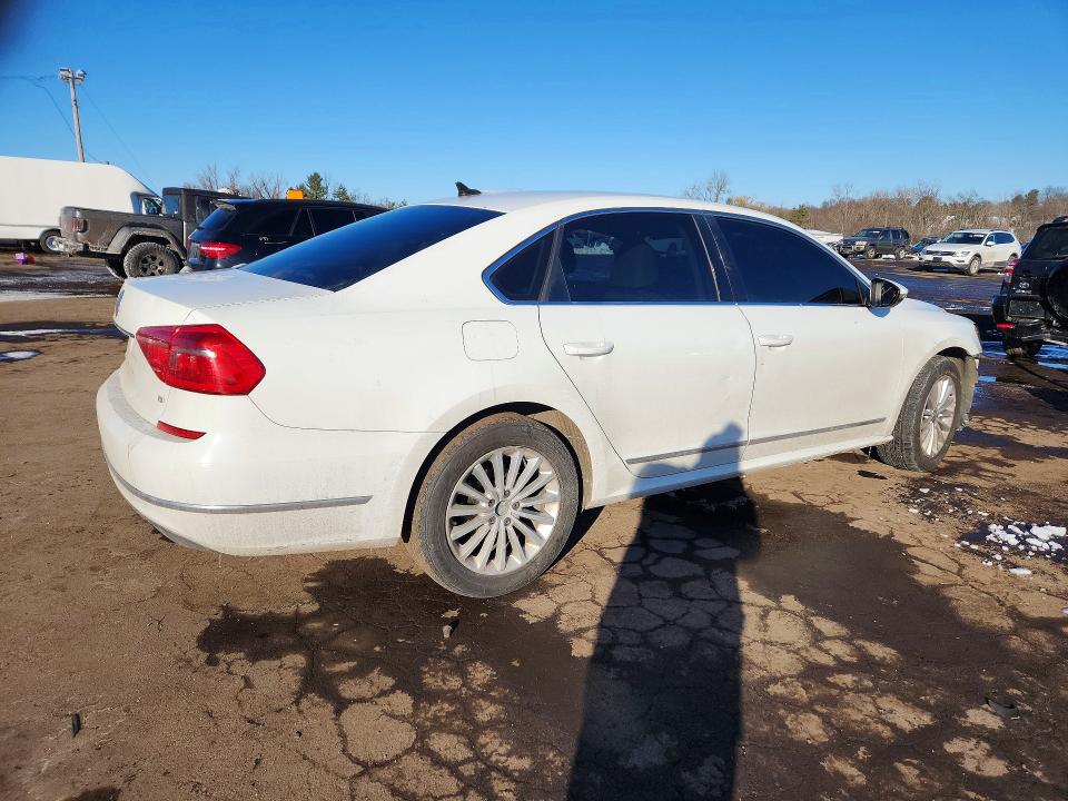 Photo 3 from auction – 2016 VOLKSWAGEN PASSAT with VIN 1VWBT7A32GC030155