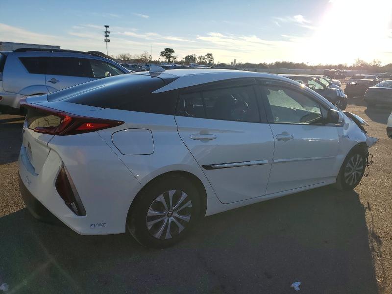 Photo 3 from auction – 2018 TOYOTA PRIUS PRIM with VIN JTDKARFP2J3101703