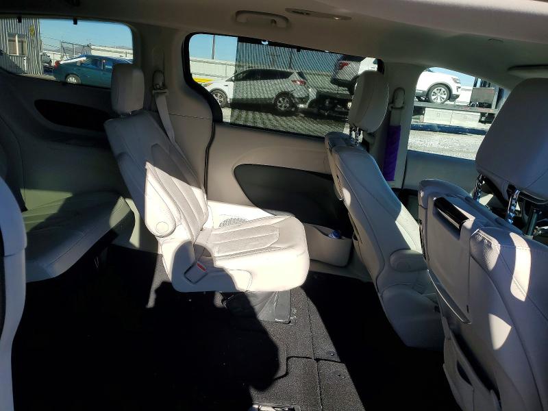 Photo 11 from auction – 2017 CHRYSLER PACIFICA with VIN 2C4RC1EG7HR628147