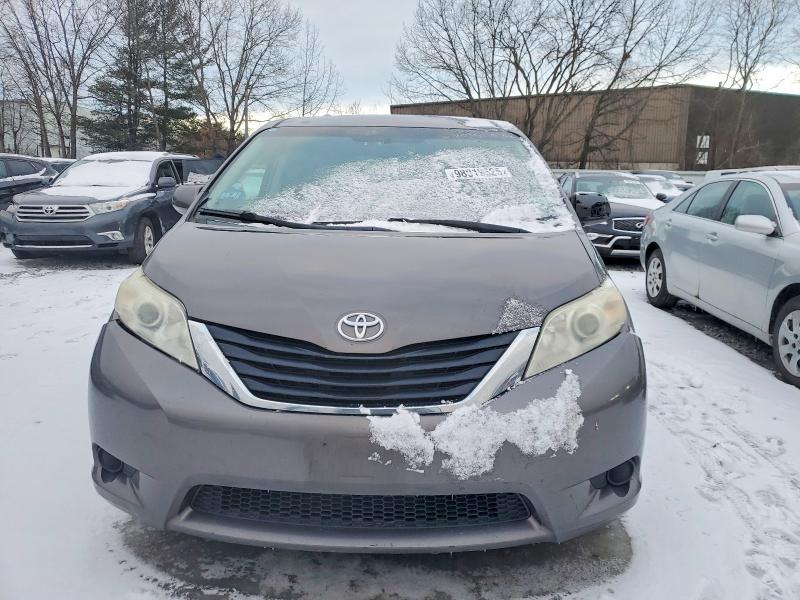 Photo 5 from auction – 2012 TOYOTA SIENNA LE with VIN 5TDKK3DC4CS238752