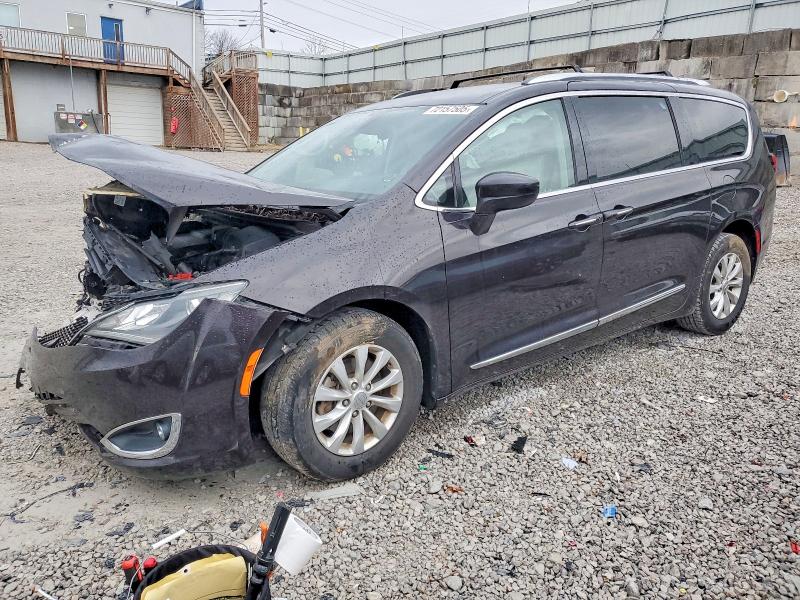 CHRYSLER PACIFICA 2018 with VIN 2C4RC1BG3JR142039 - Photo from auction