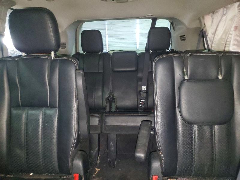 Photo 10 from auction – 2015 CHRYSLER TOWN & COU with VIN 2C4RC1CG1FR720192