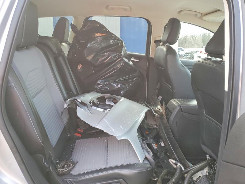 Photo 11 from auction – 2018 FORD ESCAPE SE with VIN 1FMCU9GD6JUD42332