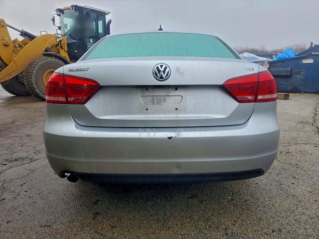 Photo 6 from auction – 2015 VOLKSWAGEN PASSAT S with VIN 1VWAT7A33FC043135