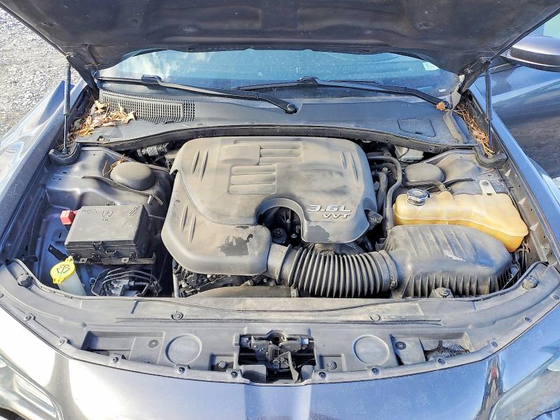 Photo 11 from auction – 2019 CHRYSLER 300 with VIN 2C3CCABG1KH555448