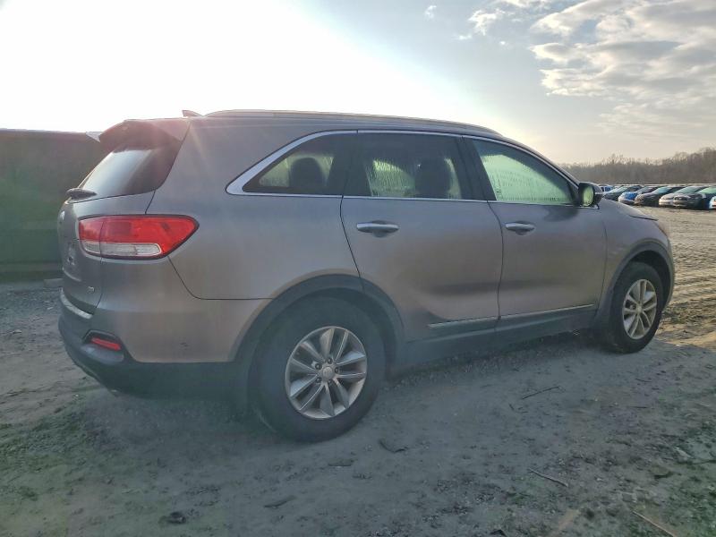 Photo 3 from auction – 2016 KIA SORENTO with VIN 5XYPG4A36GG068933