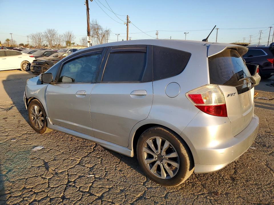 Photo 2 from auction – 2013 HONDA FIT with VIN JHMGE8H52DC023748