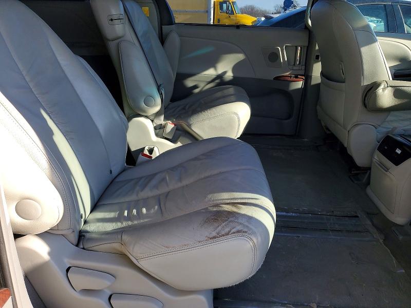 Photo 11 from auction – 2011 TOYOTA SIENNA XLE with VIN 5TDYK3DC6BS008400