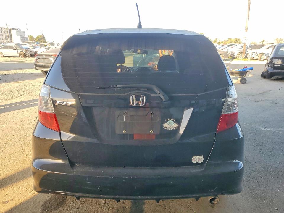Photo 6 from auction – 2011 HONDA FIT SPORT with VIN JHMGE8H57BC009583