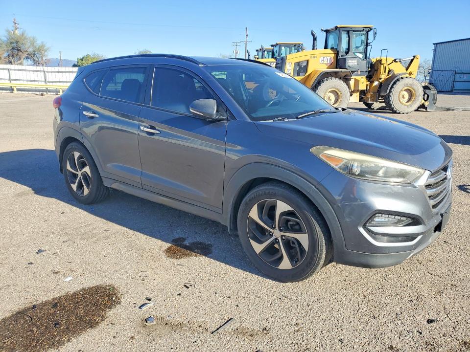 Photo 4 from auction – 2016 HYUNDAI TUCSON with VIN KM8J33A23GU087355