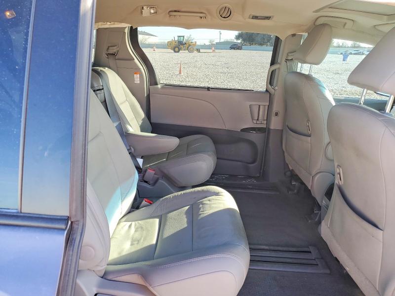 Photo 11 from auction – 2015 TOYOTA SIENNA XLE with VIN 5TDYK3DC7FS669889