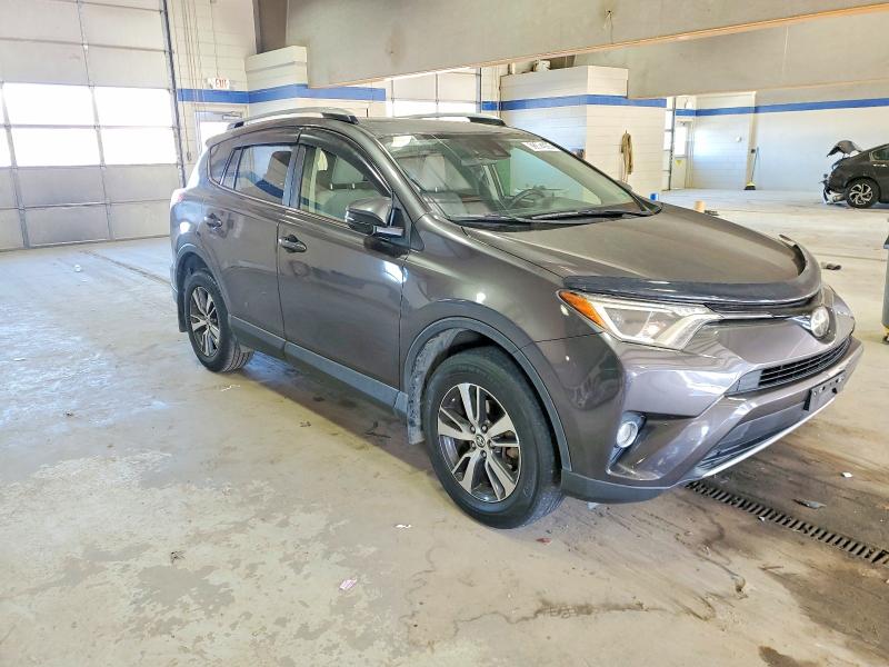 Photo 4 from auction – 2017 TOYOTA RAV4 with VIN JTMRFREV3HJ169238